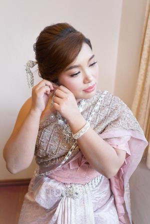 ชุดไทยเจ้าสาว ชุดไทยจักรพรรดิ์ เช่าที่แบมบี้ เวดดิ้ง ห้วยขวาง